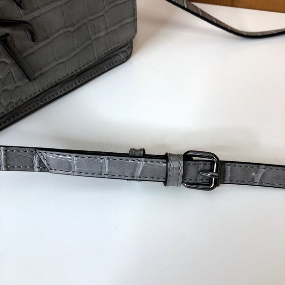 Simply Vera Women Crocodile Gray Contemporary Leena Envelope Crossbody Bag NWOT - Picture 7 of 10